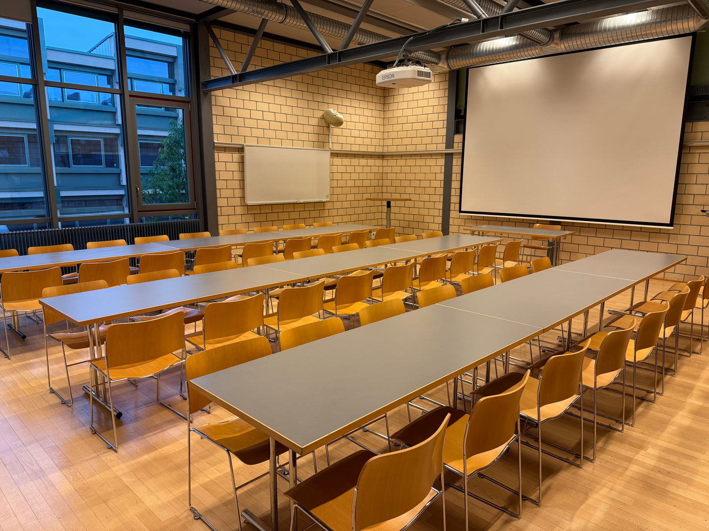 Saal gross